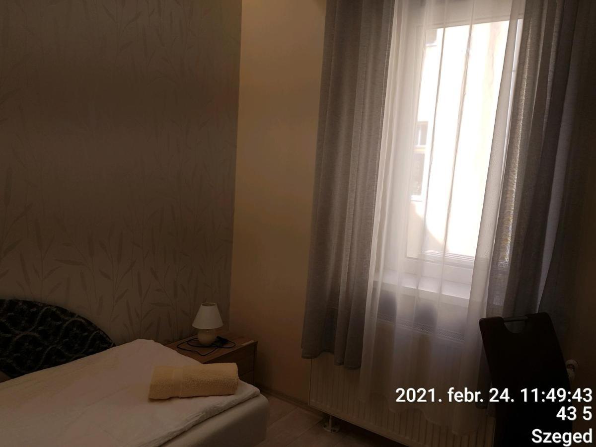 Rozsa Apartmanhaz 塞格德 外观 照片